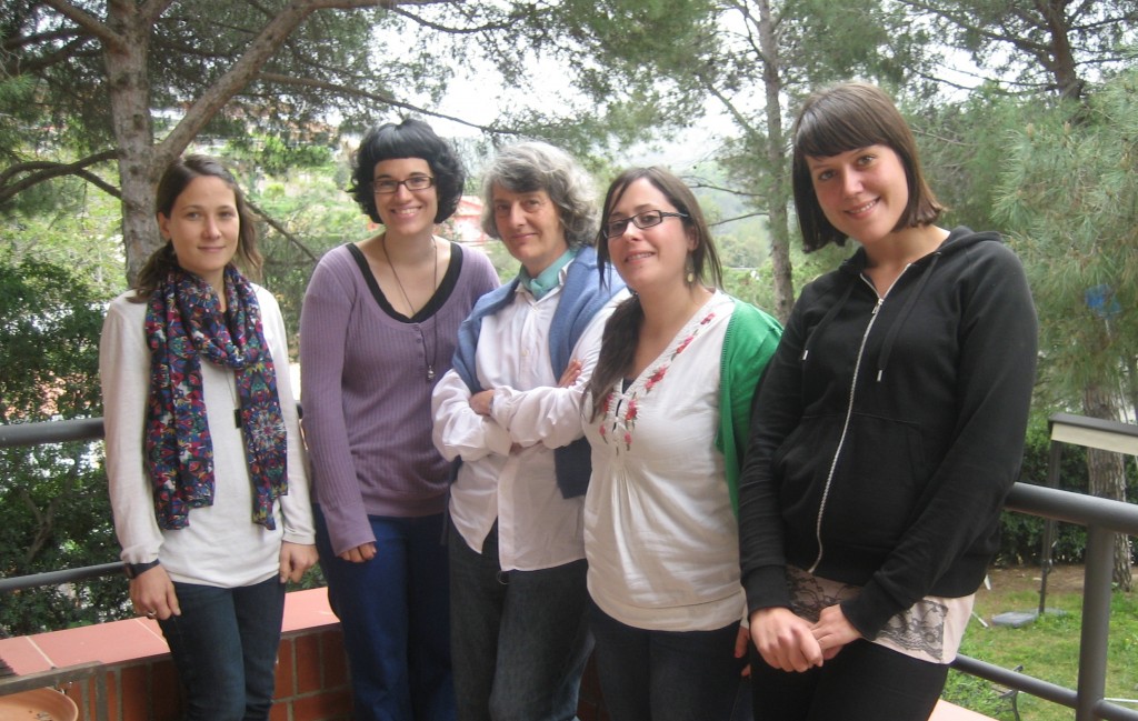 Voluntàries de Castellví Solidari per a l'estiu 2012 Voluntàries de Castellví Solidari per a l'estiu 2012